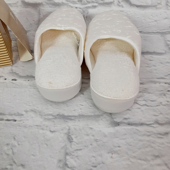 Isotoner collection quilted satin slippers - Picture 3 of 11